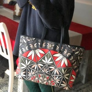 TB Kerrington Large Tote in Tory Navy Pottery